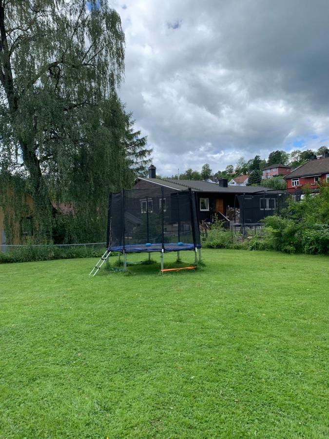 Sjarmerende Gjestehus Med Stor Hage I Sandvika Ngoại thất bức ảnh